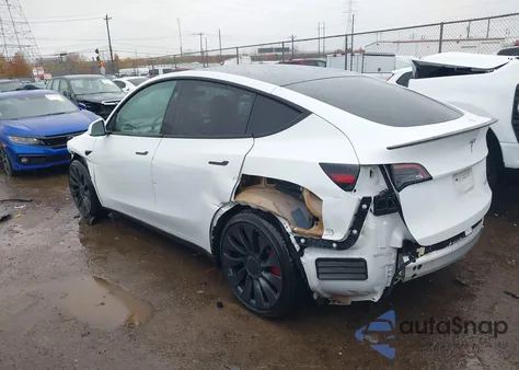 2023 Tesla Model Y Performance Dual Motor All-Wheel Drive z USA, uszkodzony, nr VIN 7SAYGDEF6PF810928